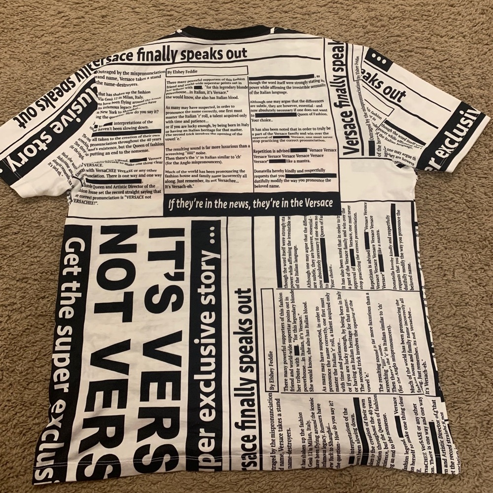 Men’s Tabloid Print Slim Fit Versace T-Shirt